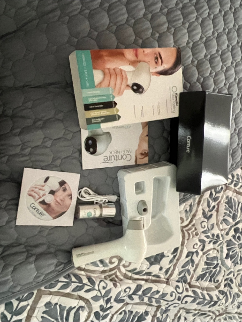 Contour Face + Neck Device in White -